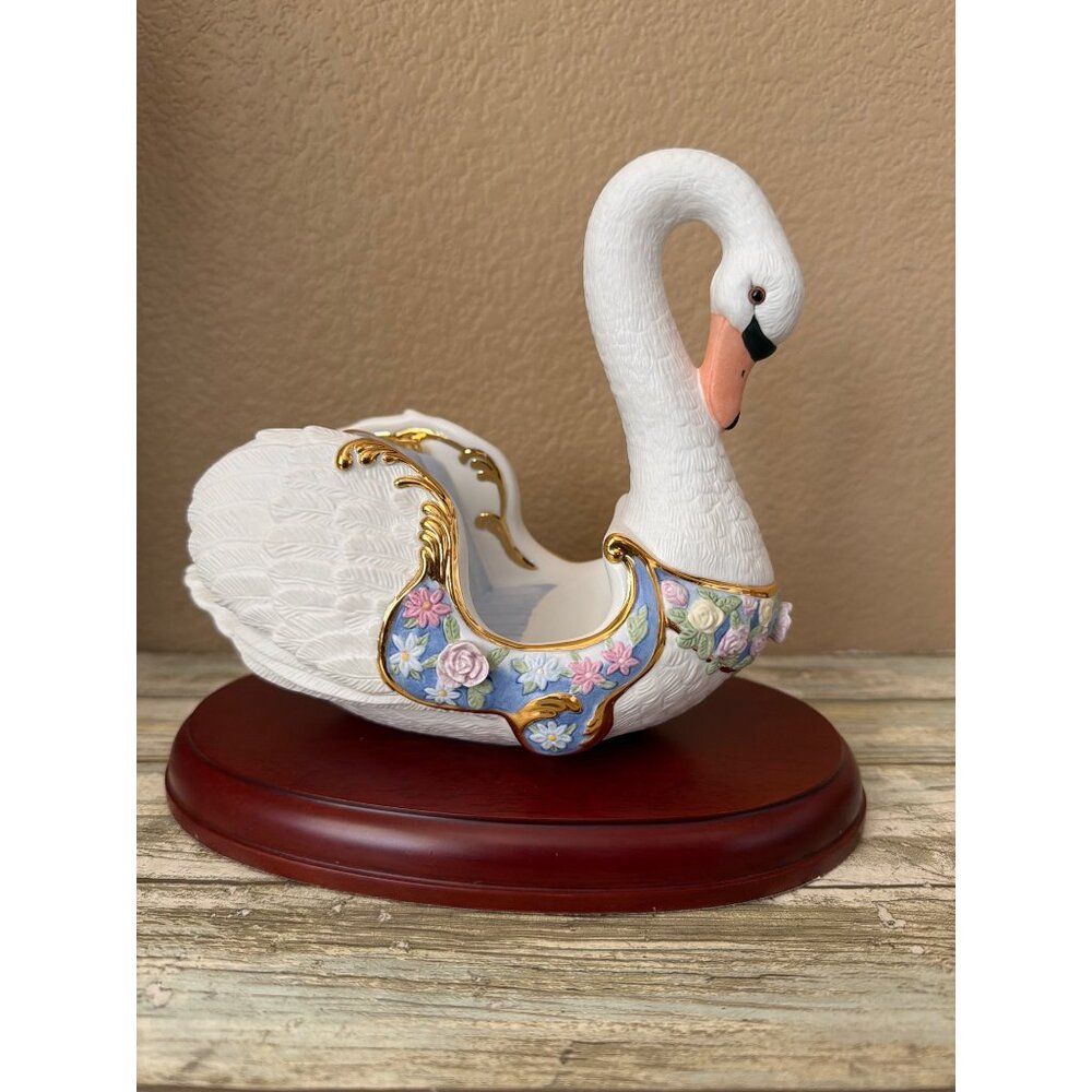 Lenox Carousel Swan Chariot with Wood Base 2009 Ltd Ed 120th Anniversary NIB - Picture 6 of 16